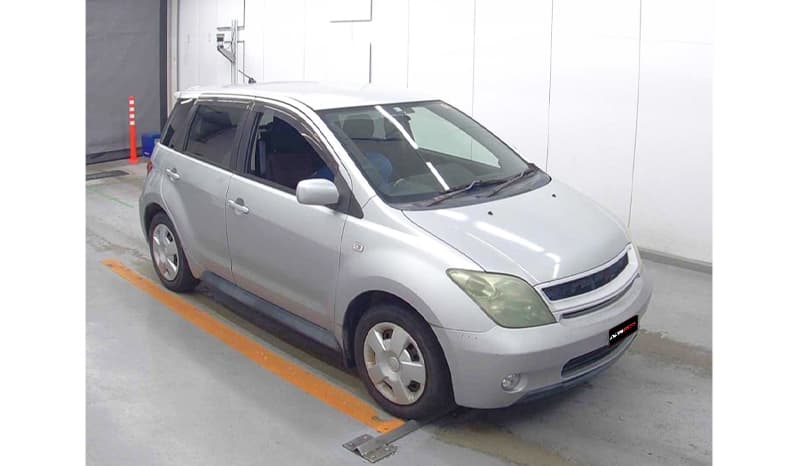 2002 Toyota IST image-8