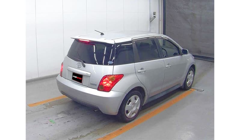 2002 Toyota IST image-10