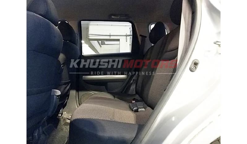 2002 Toyota IST image-13