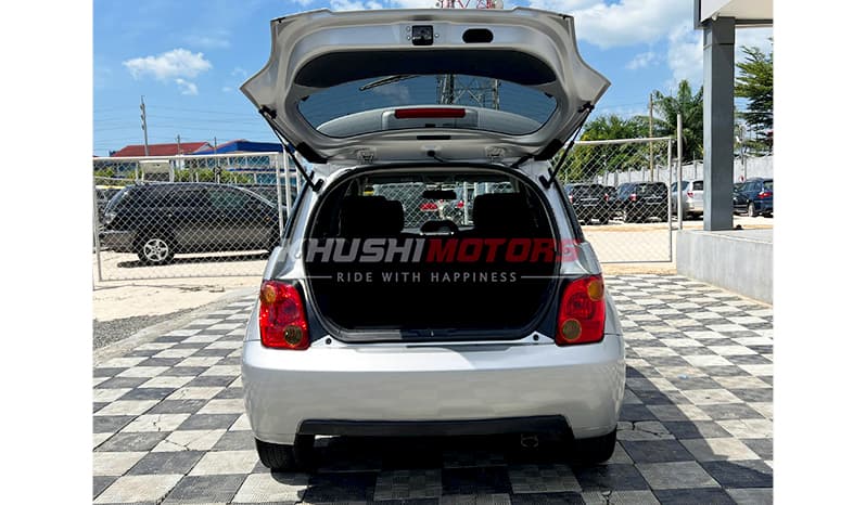 2002 Toyota IST image-17