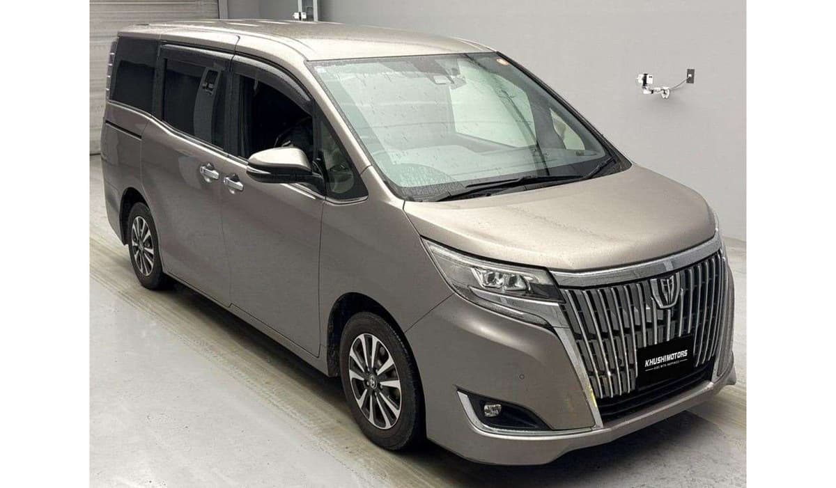 2019 Toyota Esquire image-2
