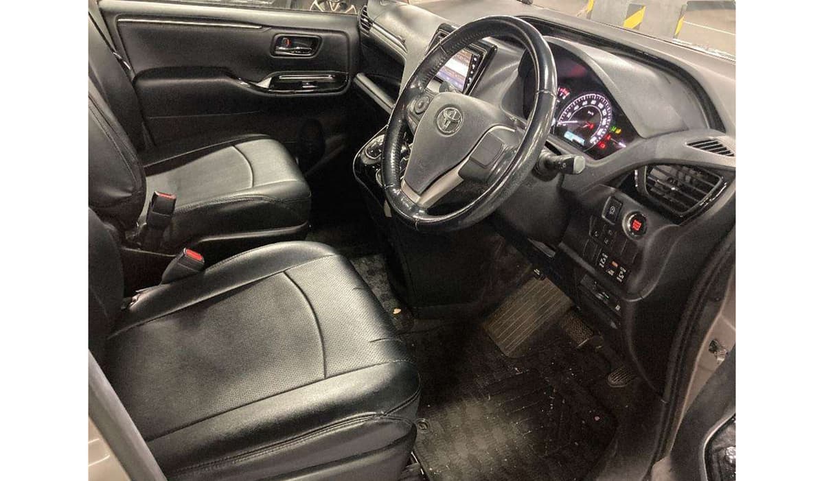 2019 Toyota Esquire image-4