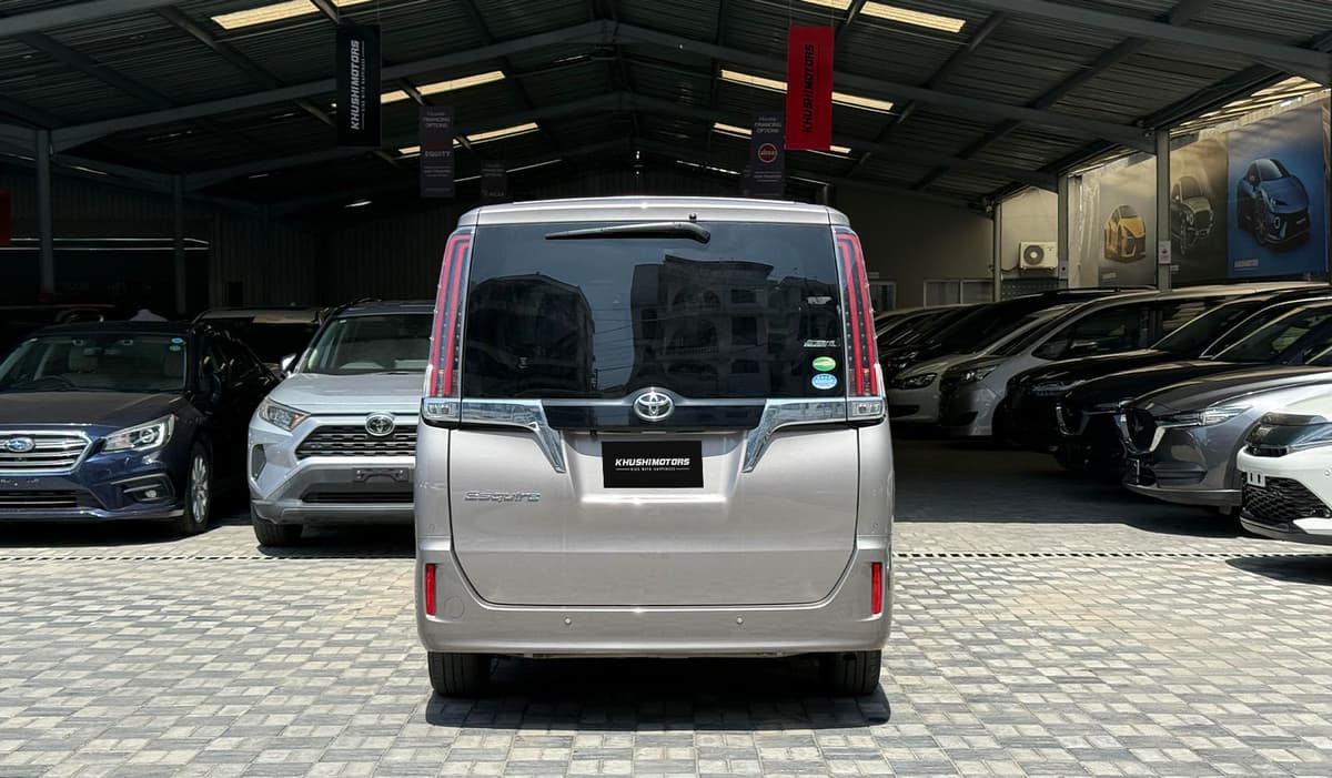 2019 Toyota Esquire image-10