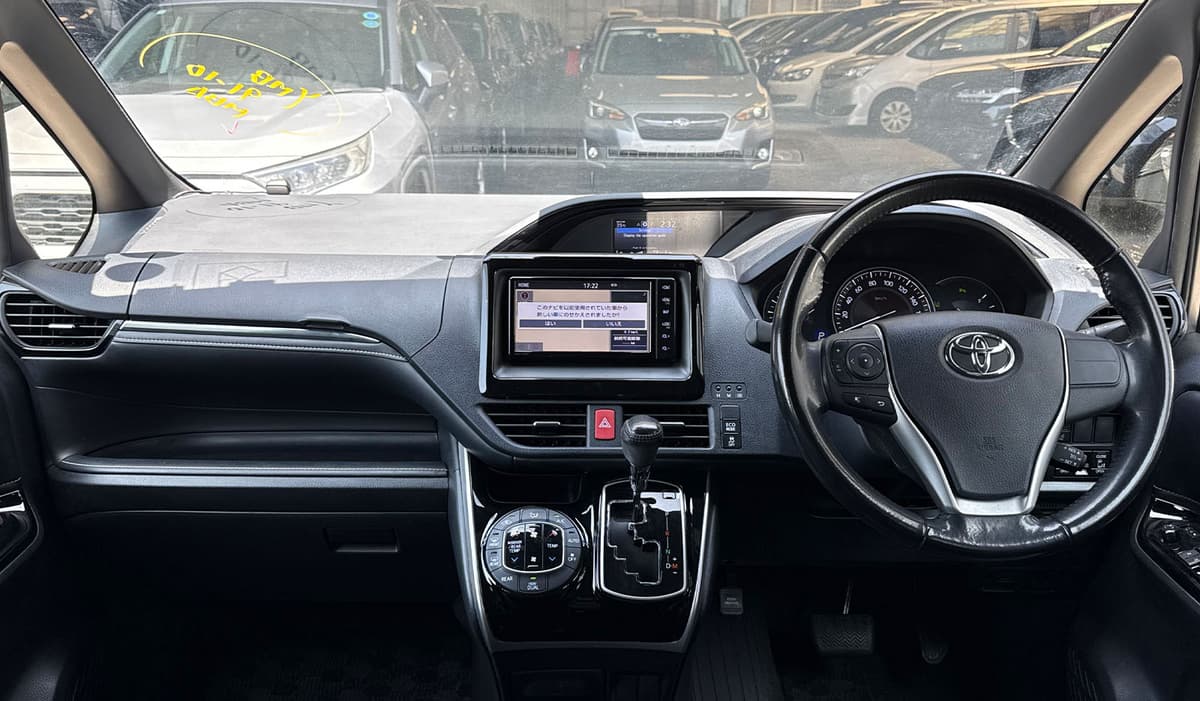 2019 Toyota Esquire image-12