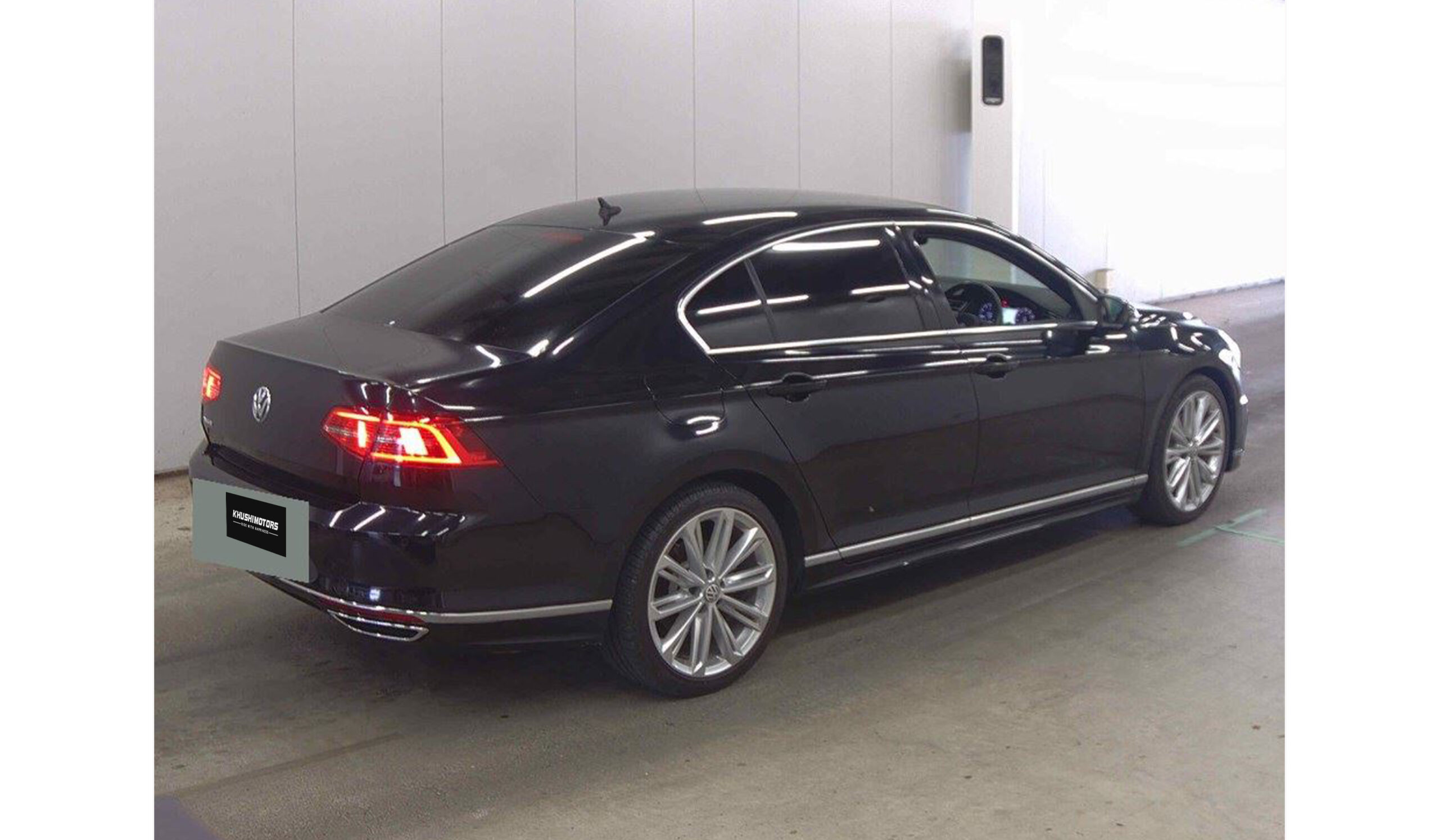 2019 Volkswagen Passat image-2