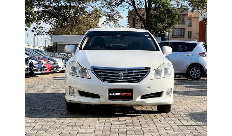2009 Toyota Crown Royal Saloon image-1
