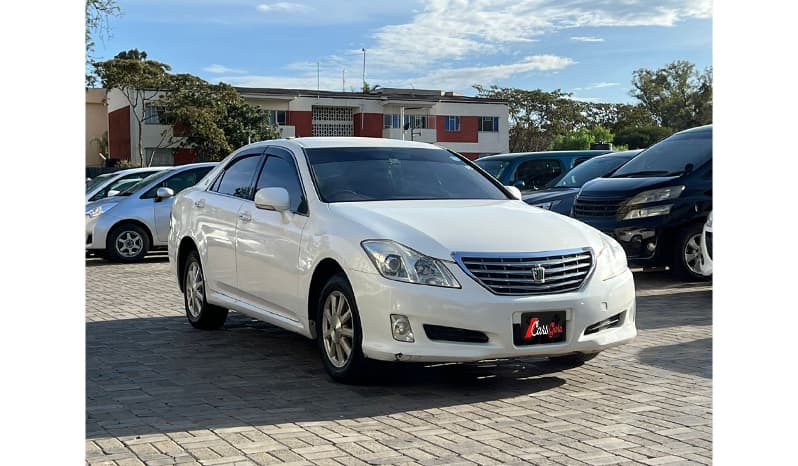 2009 Toyota Crown Royal Saloon image-3