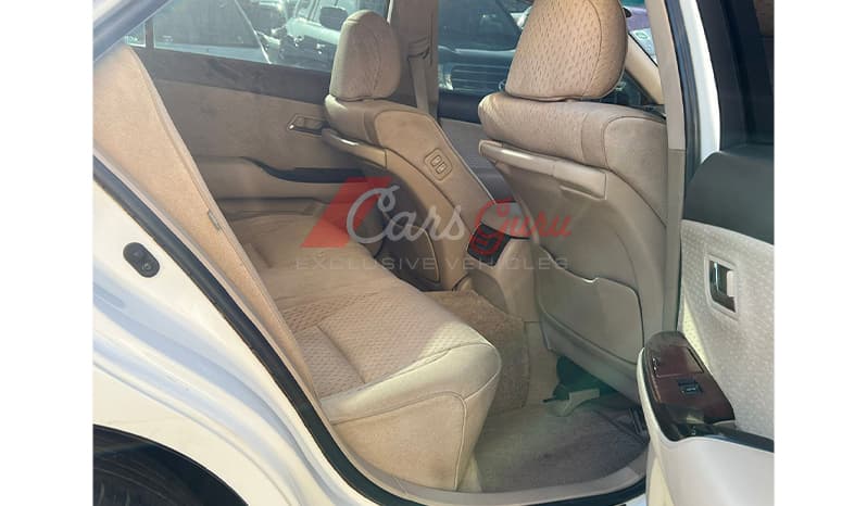 2009 Toyota Crown Royal Saloon image-7