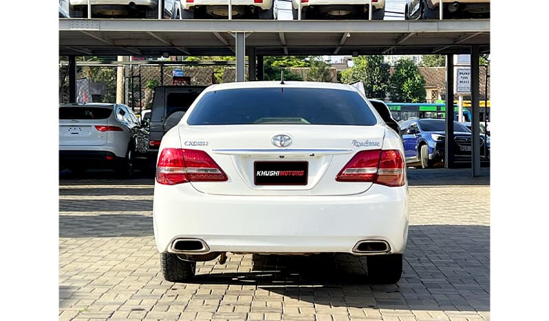 2009 Toyota Crown Royal Saloon image-10