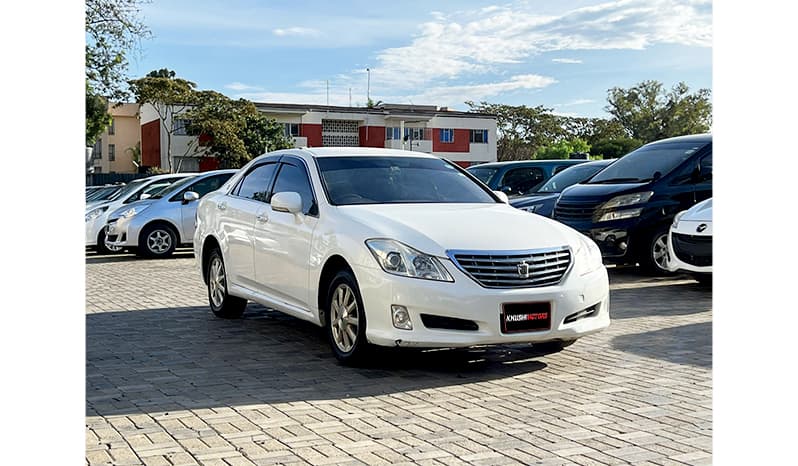2009 Toyota Crown Royal Saloon image-11