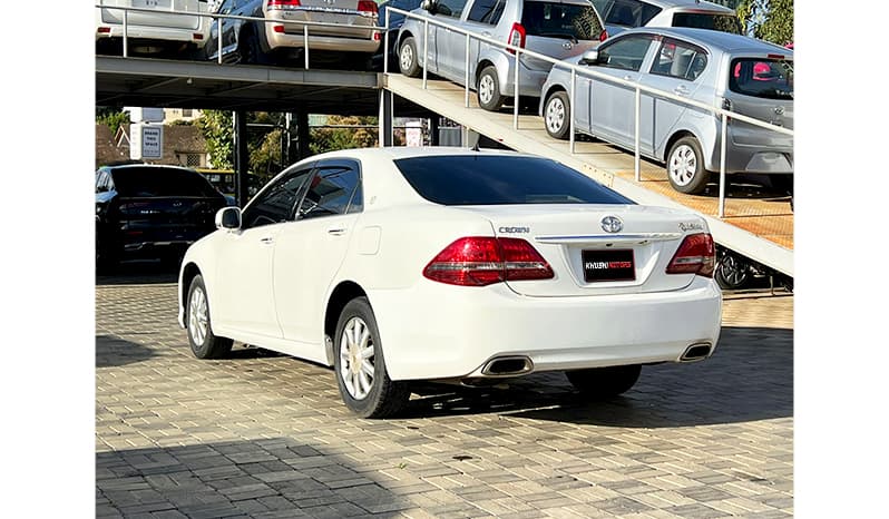 2009 Toyota Crown Royal Saloon image-12