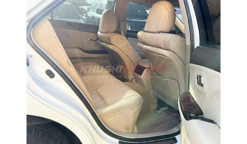 2009 Toyota Crown Royal Saloon image-13