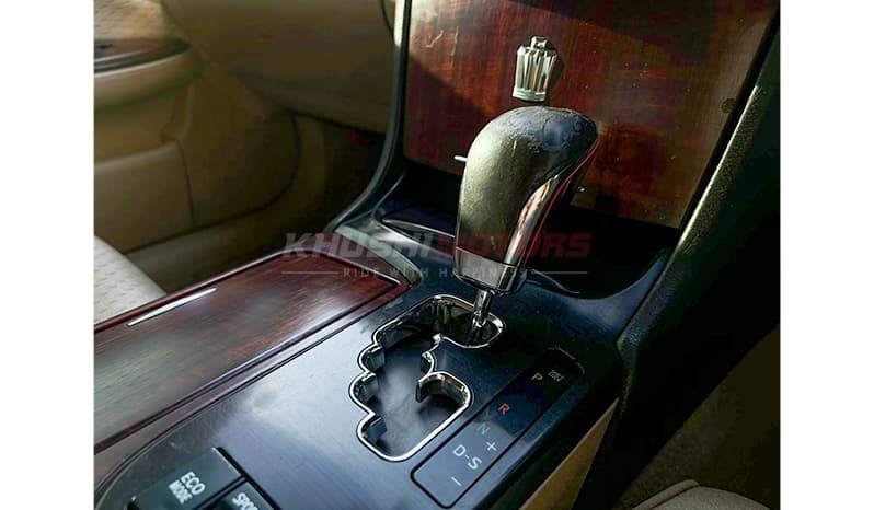 2009 Toyota Crown Royal Saloon image-16