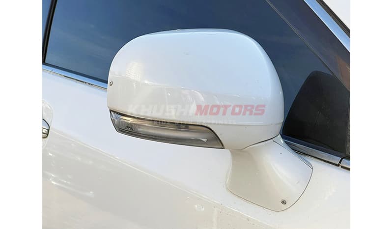 2009 Toyota Crown Royal Saloon image-17