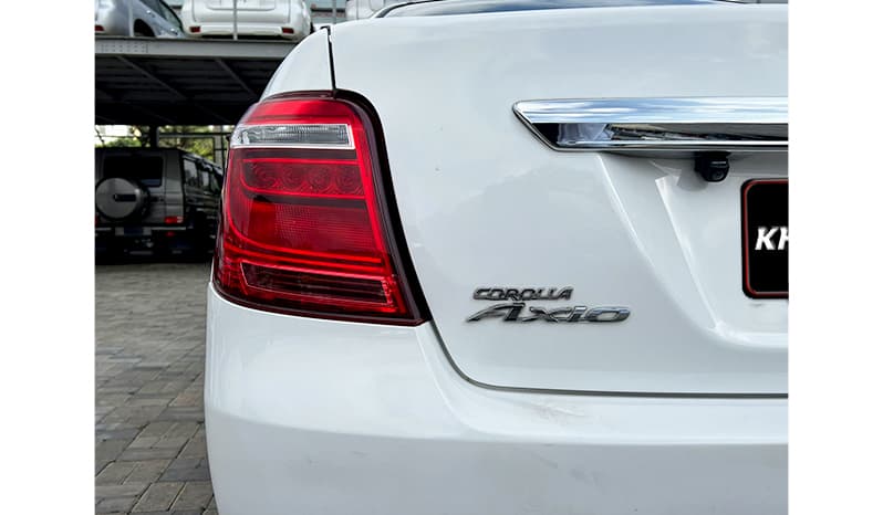 2016 Toyota Axio Hybrid image-15
