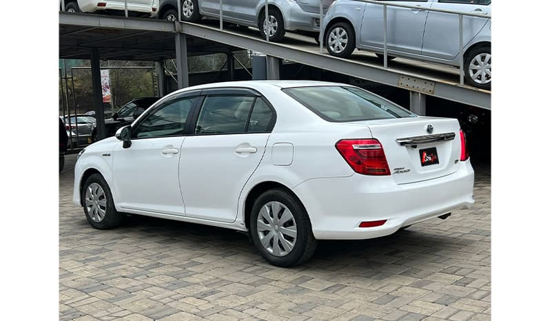 2016 Toyota Axio Hybrid image-4