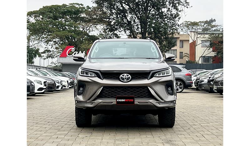 2017 Toyota Fortuner image-1