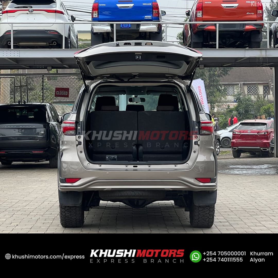 2017 Toyota Fortuner image-2