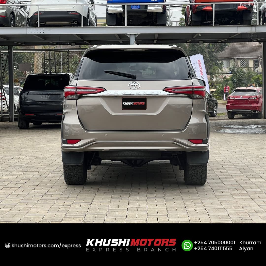 2017 Toyota Fortuner image-10