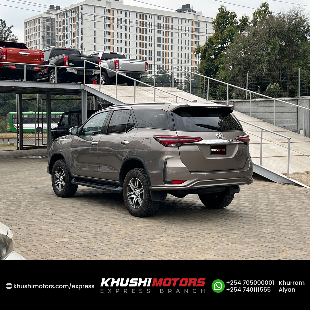 2017 Toyota Fortuner image-11