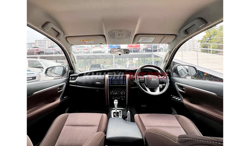 2017 Toyota Fortuner image-13