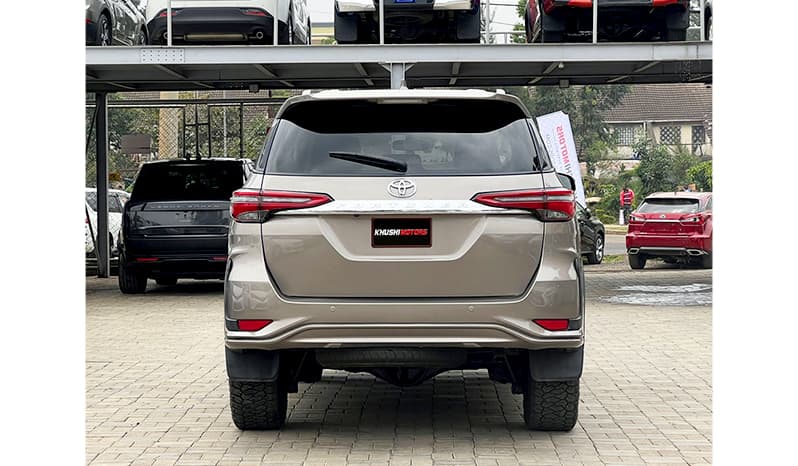 2017 Toyota Fortuner image-16