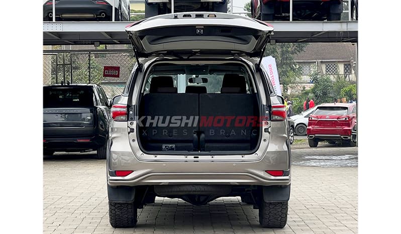 2017 Toyota Fortuner image-18
