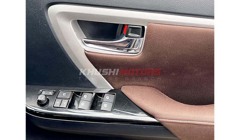 2017 Toyota Fortuner image-19