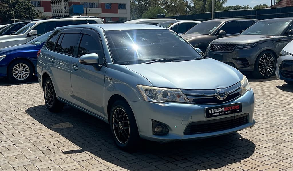 2015 Toyota Fielder Hybrid image-1