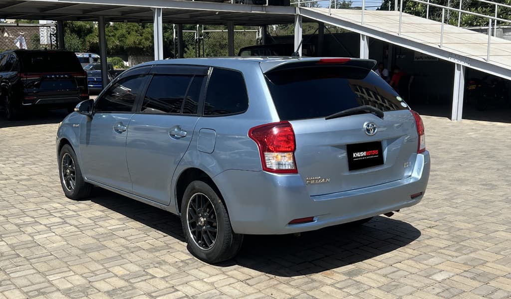 2015 Toyota Fielder Hybrid image-2