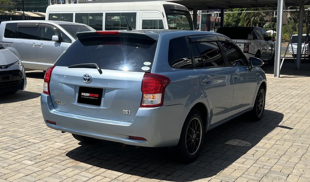 2015 Toyota Fielder Hybrid image-5