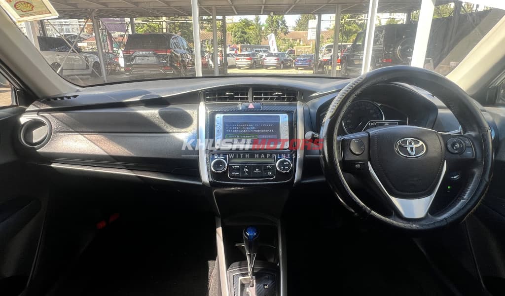 2015 Toyota Fielder Hybrid image-6