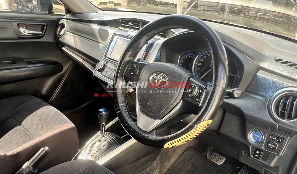 2015 Toyota Fielder Hybrid image-7