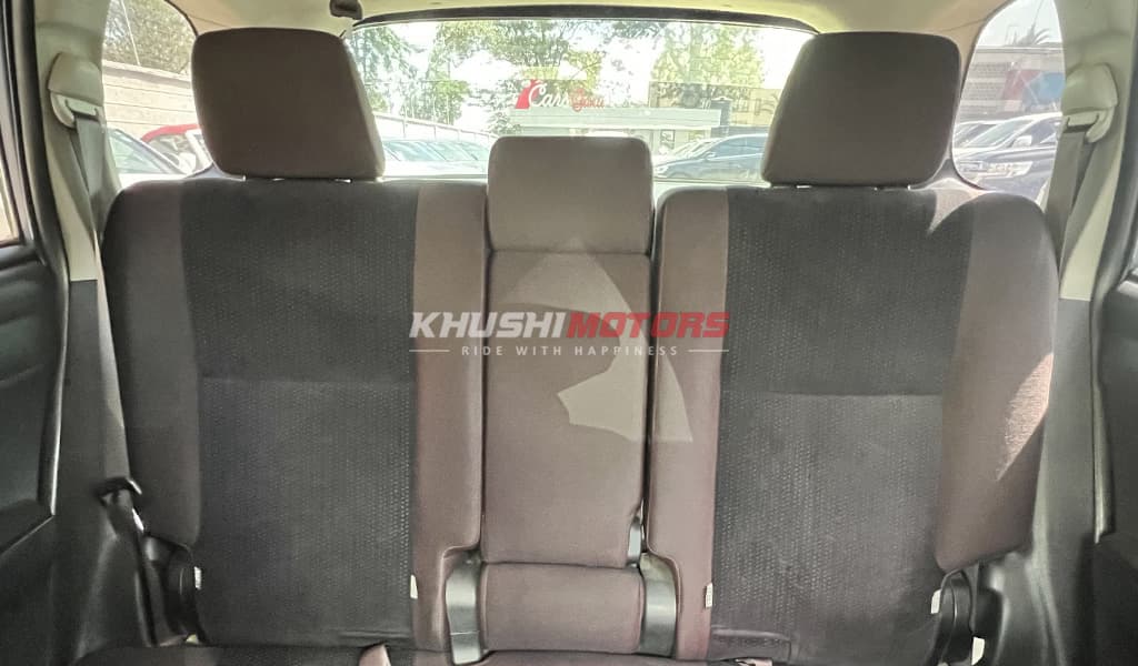 2015 Toyota Fielder Hybrid image-9