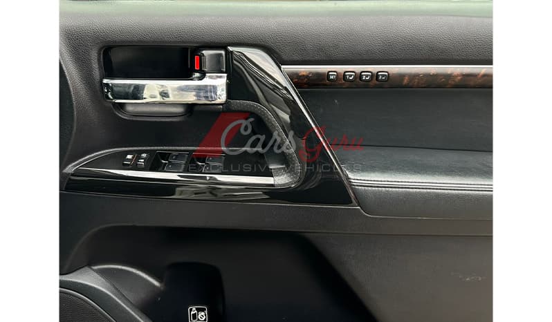 2015 Toyota Land Cruiser 200 Sahara image-7