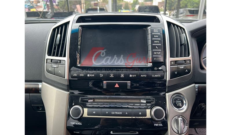 2015 Toyota Land Cruiser 200 Sahara image-8