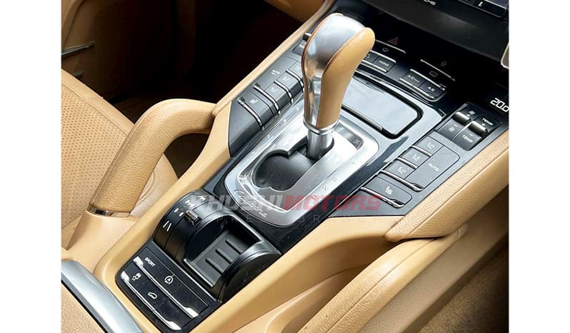 2012 Porsche Cayenne image-3