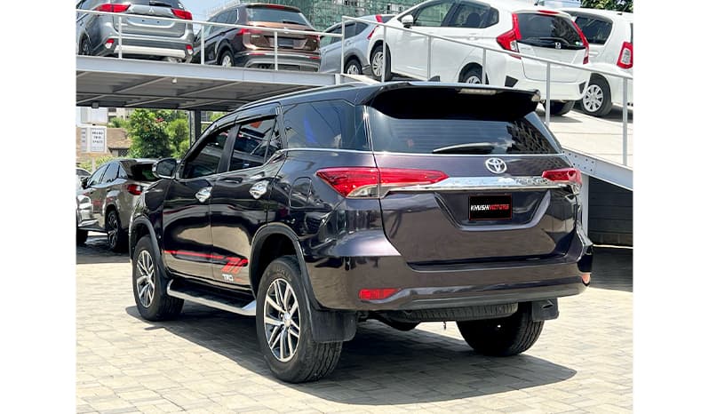 2016 Toyota Fortuner image-3