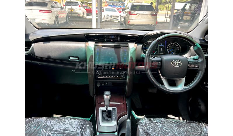 2016 Toyota Fortuner image-8