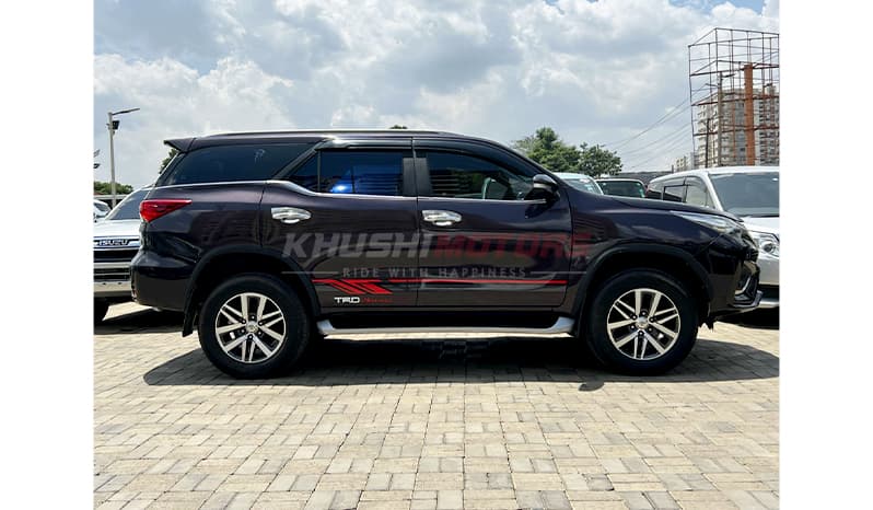 2016 Toyota Fortuner image-9