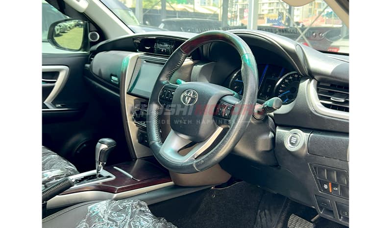 2016 Toyota Fortuner image-10