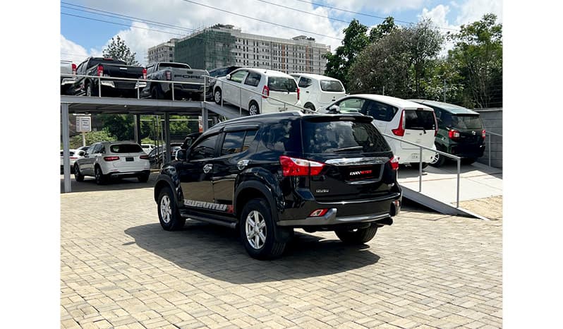2016 Isuzu Mu X image-3