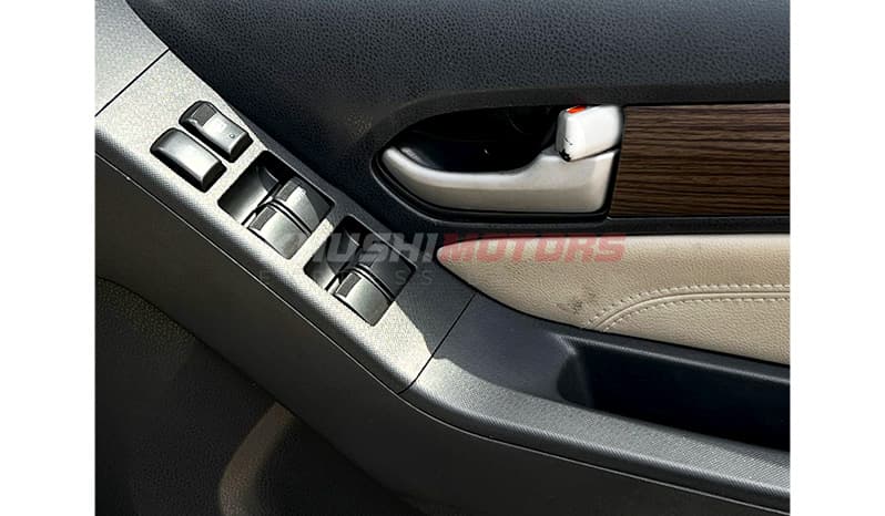 2016 Isuzu Mu X image-7