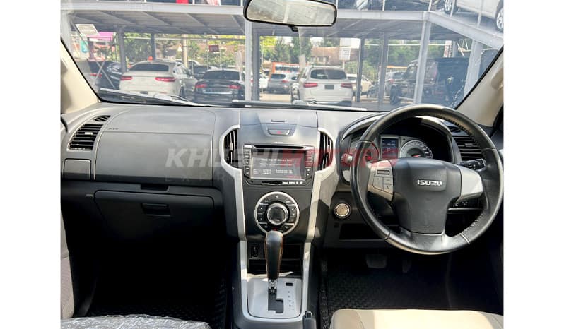 2016 Isuzu Mu X image-9