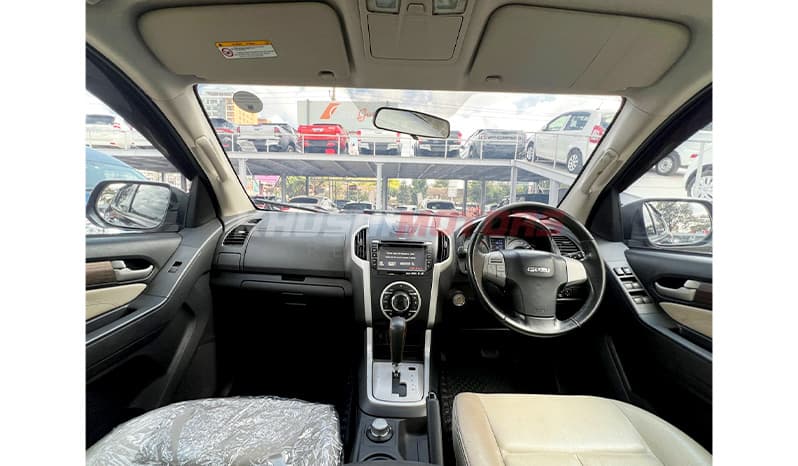 2016 Isuzu Mu X image-10