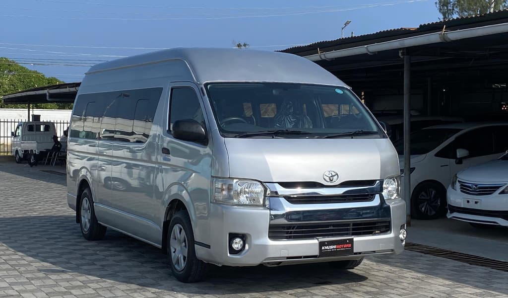 2017 Toyota Hiace Commuter image-1