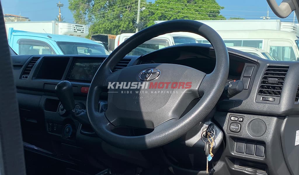 2017 Toyota Hiace Commuter image-6