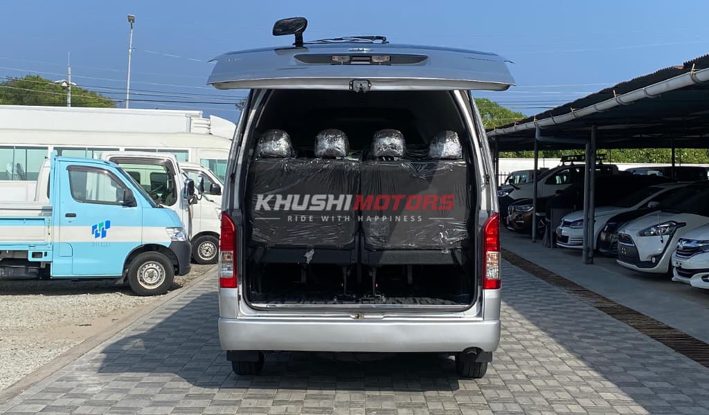 2017 Toyota Hiace Commuter image-10