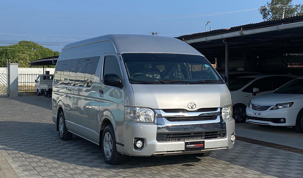 2017 Toyota Hiace Commuter image-1