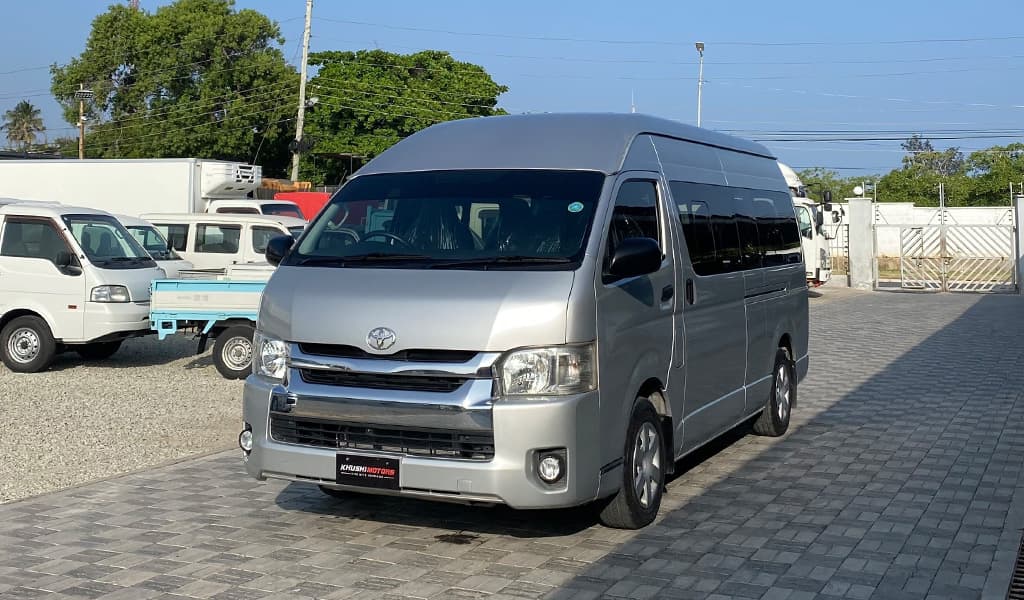 2017 Toyota Hiace Commuter image-3